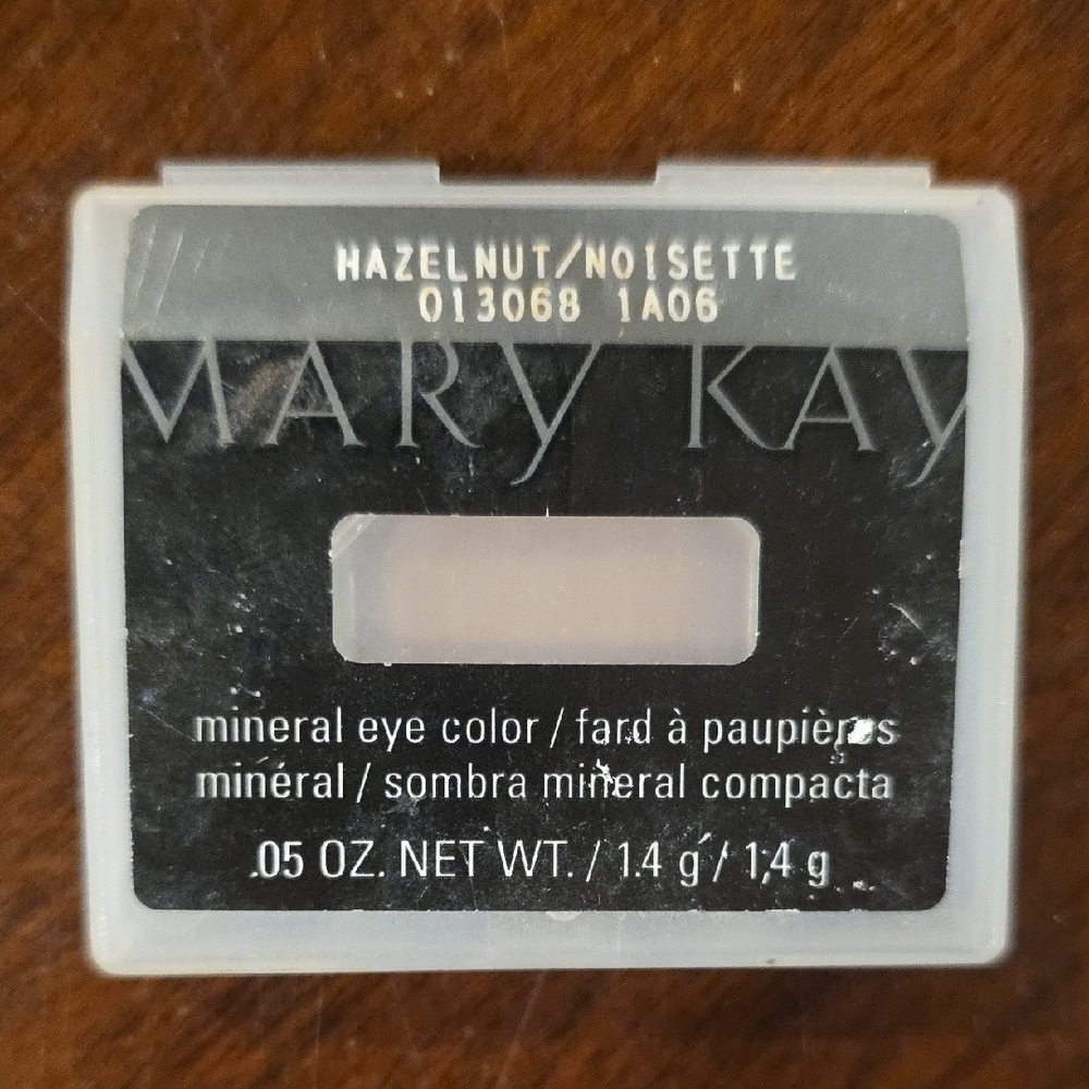 (J52) Mary Kay Hazelnut Mineral Eye Color